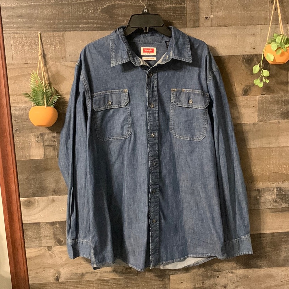Wrangler denim button up size large good condition